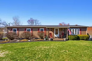 129 Brady Cir, Manchester, NH 03109 - Photo 1