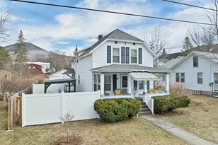 38 School St, Lincoln, NH 03251 - Photo 1