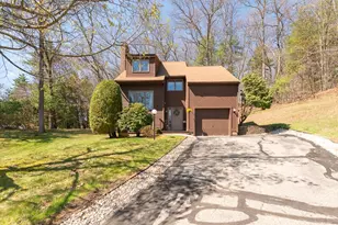21 Gloucester Ln, Nashua, NH 03063 - Photo 1