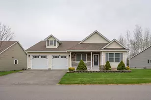 14 Weymouth Ct, Hudson, NH 03051 - Photo 1