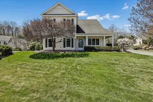 32 White Pine Ln, Manchester, NH 03102 - Photo 1