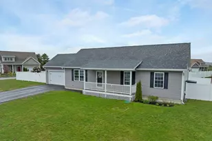 77 Rolling Hills Dr, Tilton, NH 03276 - Photo 1