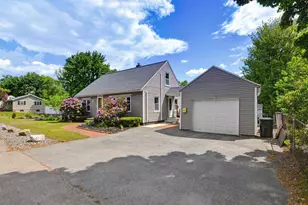 367 Mammoth Rd, Manchester, NH 03109 - Photo 1