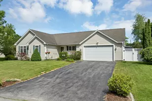 14 Preston St, Goffstown, NH 03045 - Photo 1