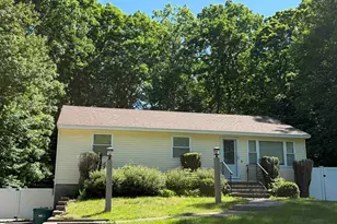 9 Doris St, Derry, NH 03038 - Photo 1