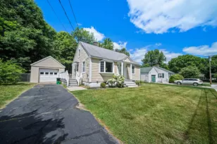 547 Colonial Dr, Portsmouth, NH 03801 - Photo 1