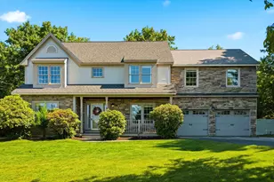 9 Tennyson Dr, Manchester, NH 03104 - Photo 1