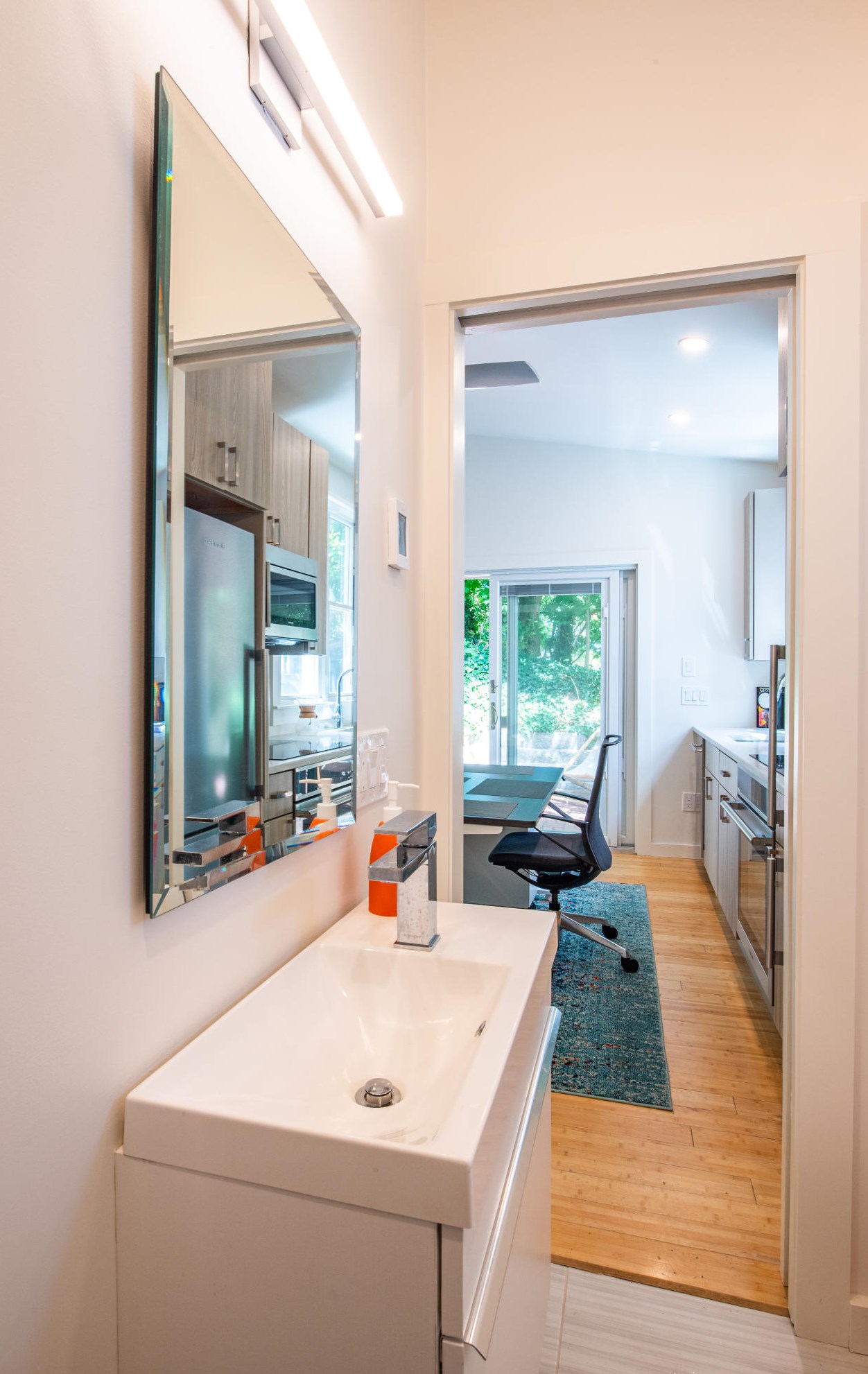 3 Carver St, Provincetown MA 02657-2112 exterior