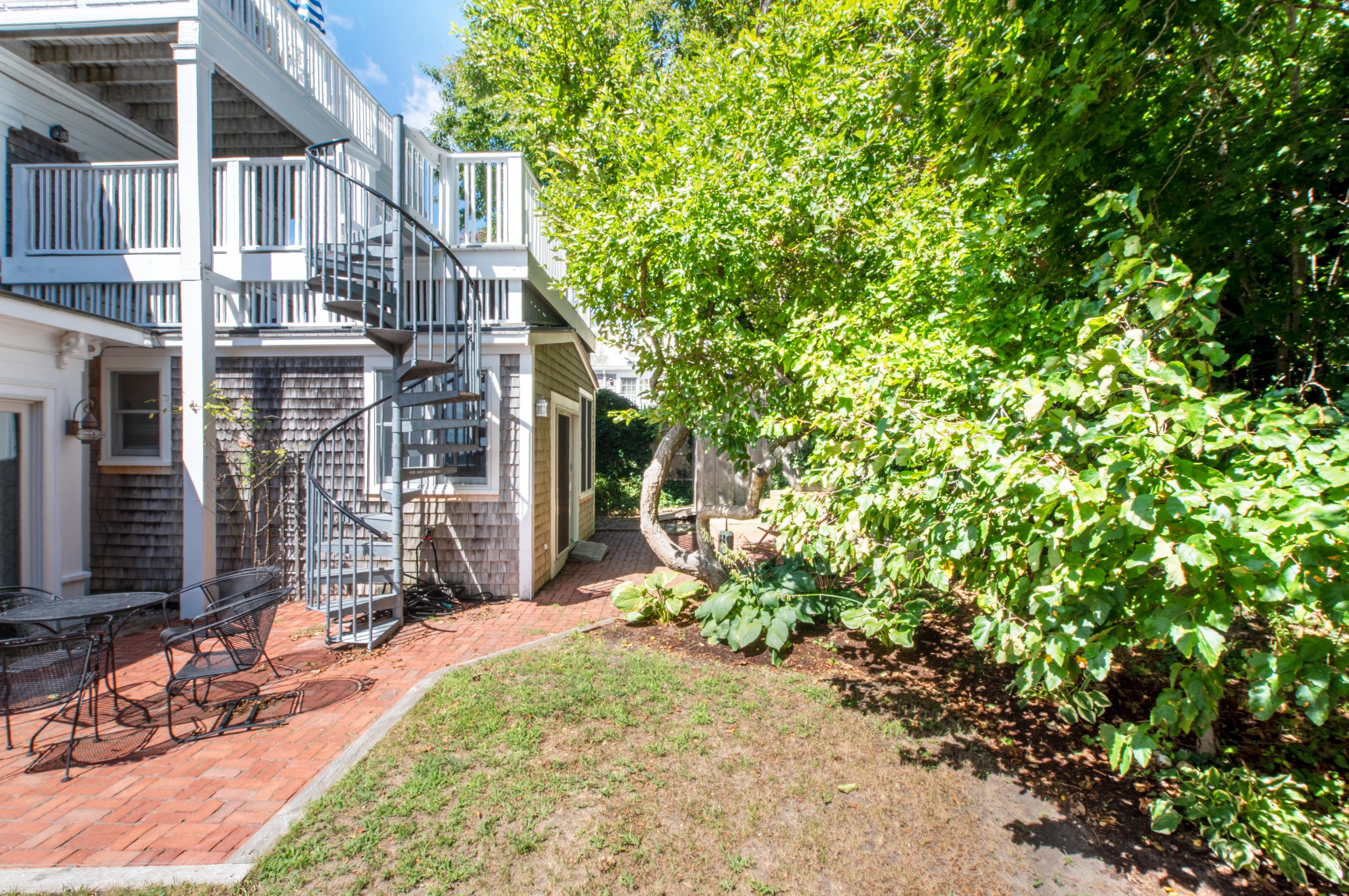 3 Carver St, Provincetown MA 02657-2112 exterior