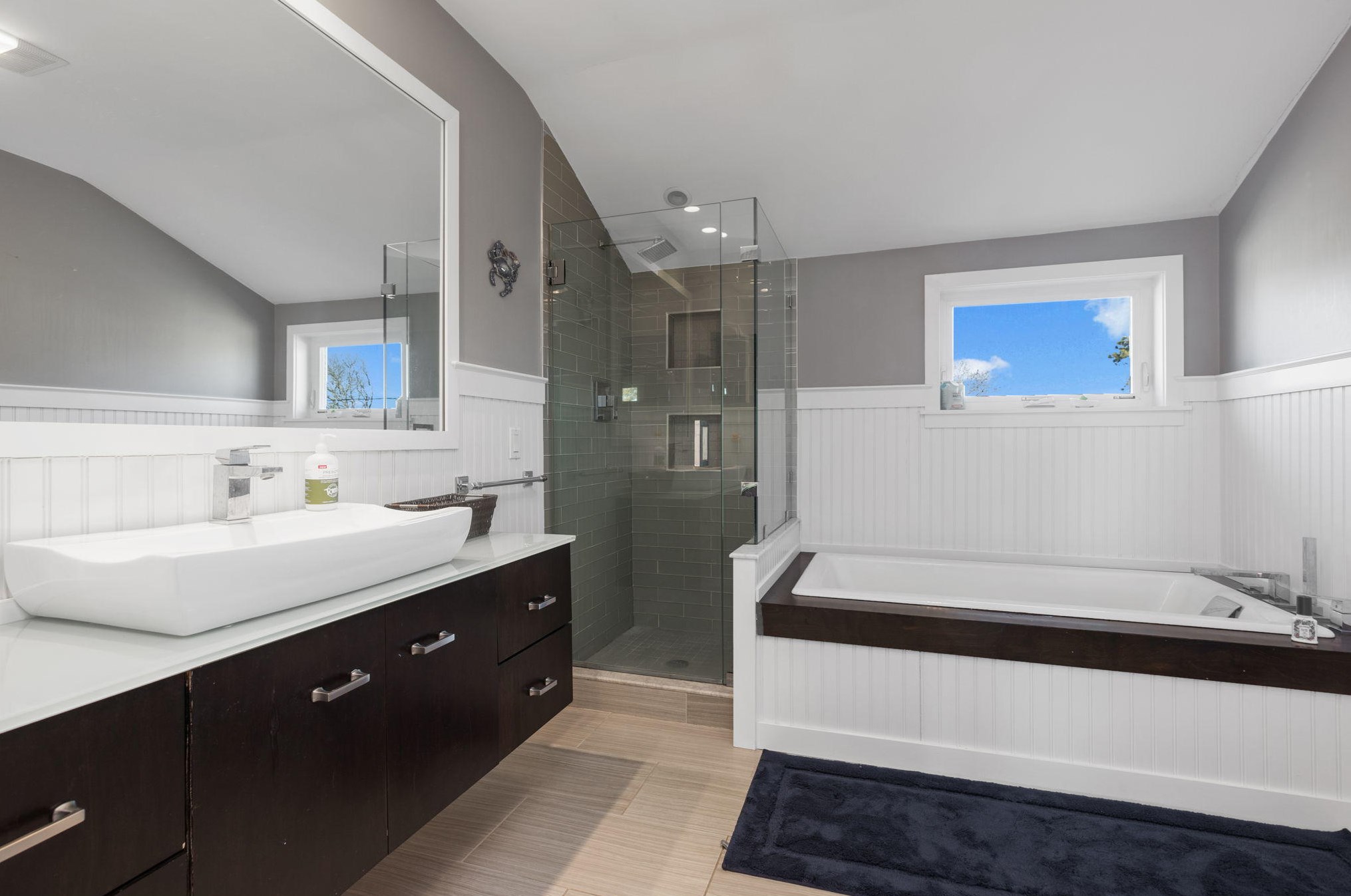 597 Circuit Ave, Bourne MA 02559-2031 exterior