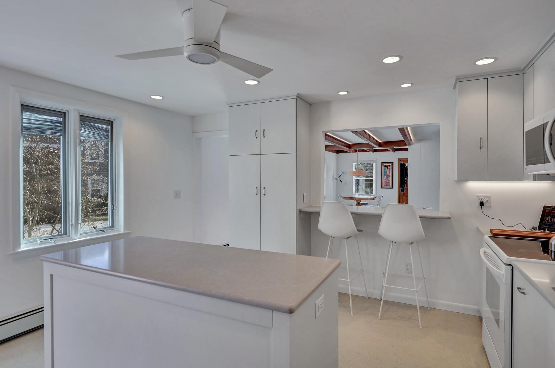 480 Commercial St, Provincetown MA 02657-1912 exterior