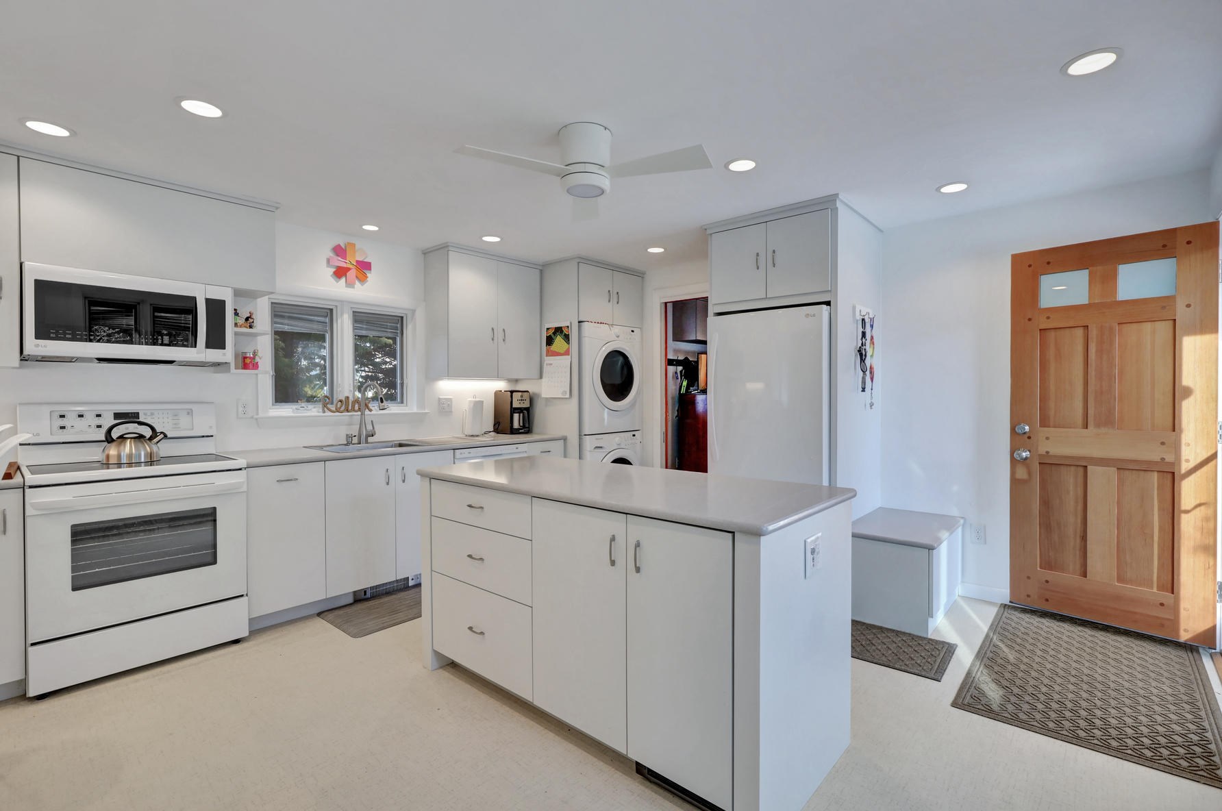 480 Commercial St, Provincetown MA 02657-1912 exterior