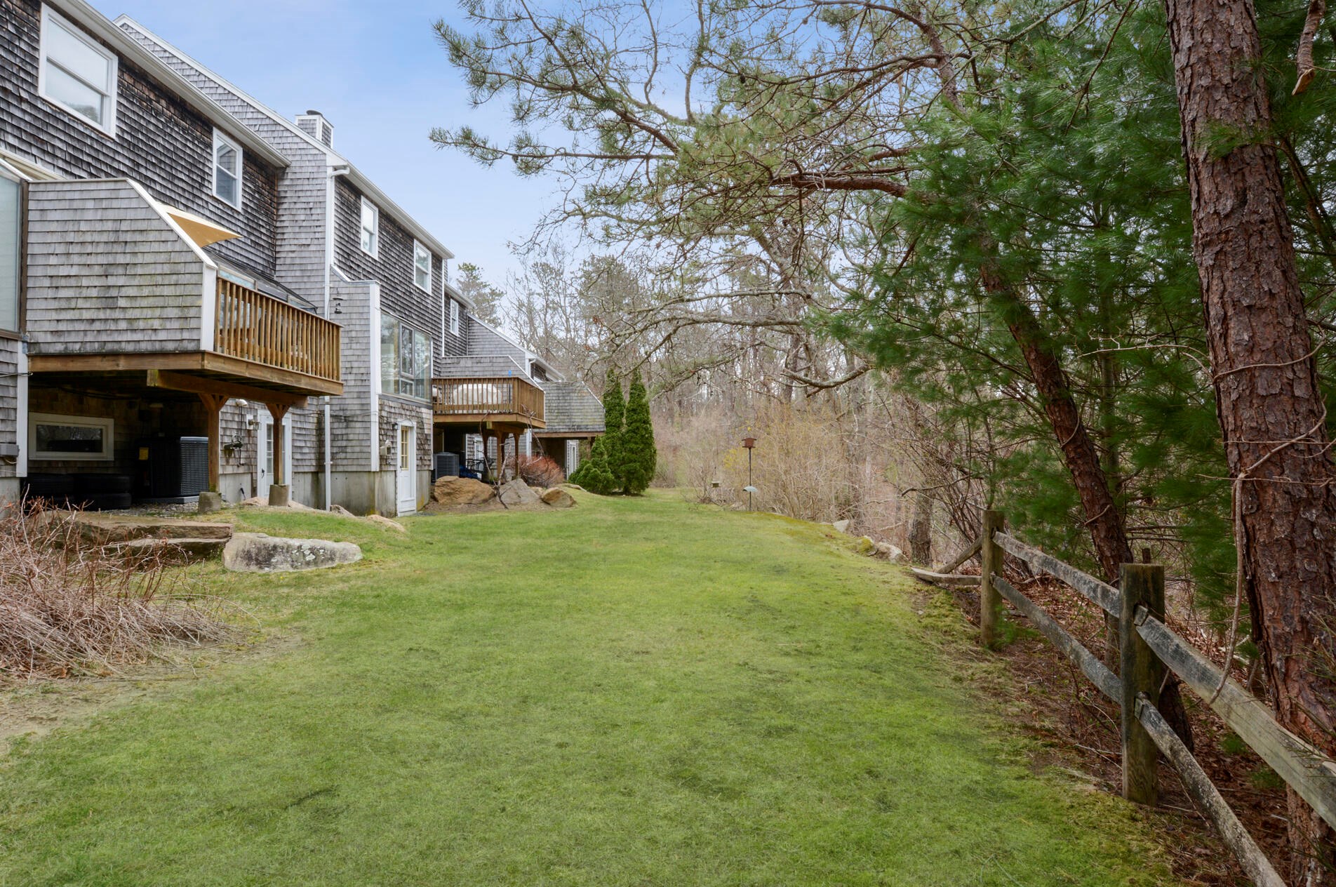 21 Hbr Hl Dr, Bourne MA 02532-3880 exterior