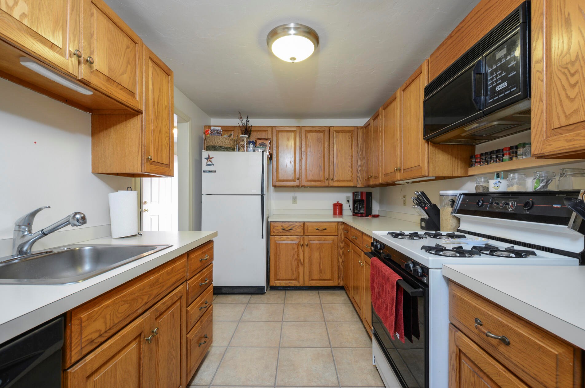 21 Hbr Hl Dr, Bourne MA 02532-3880 exterior