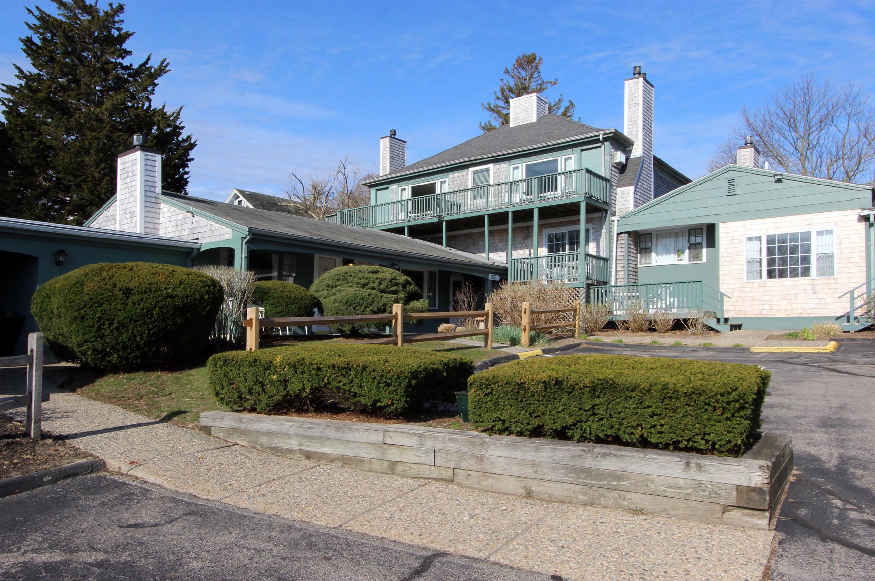 13 Orleans Rd, Orleans MA 02653-4012 exterior