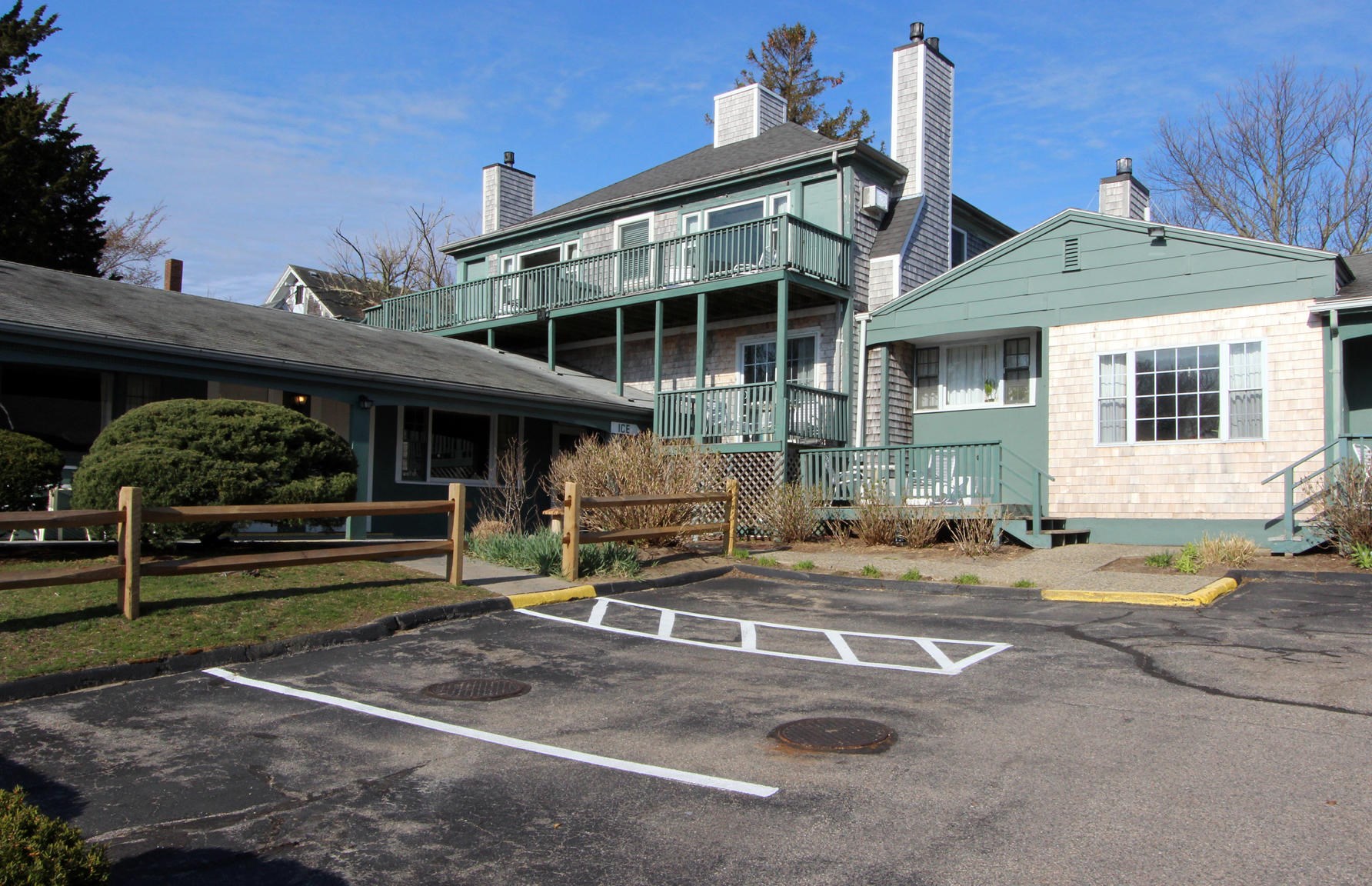 13 Orleans Rd, Orleans MA 02653-4012 exterior