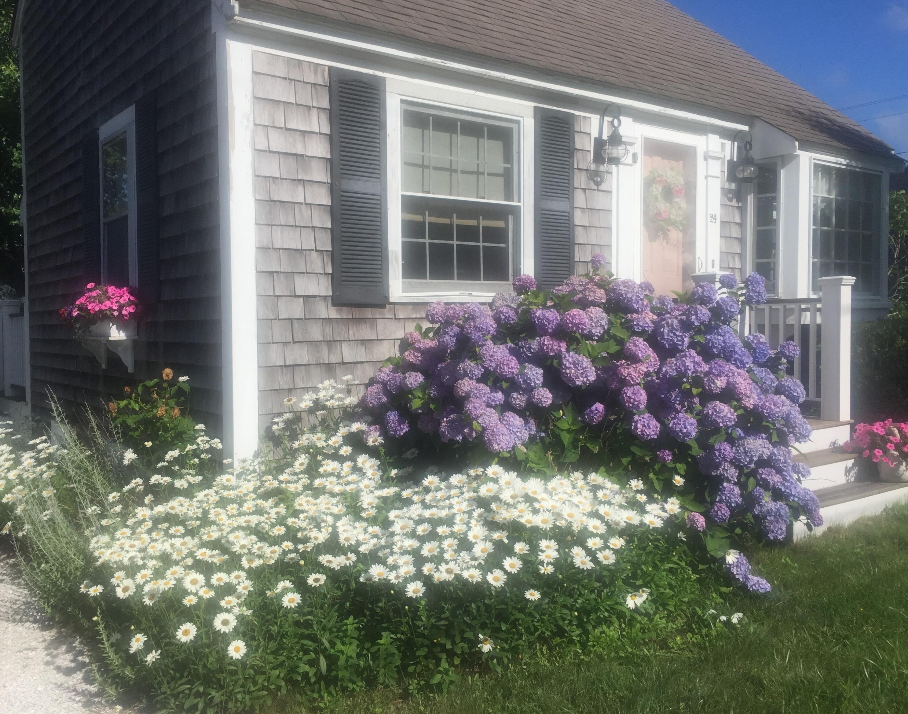 24 Cross St, Harwichport, MA 02646 exterior