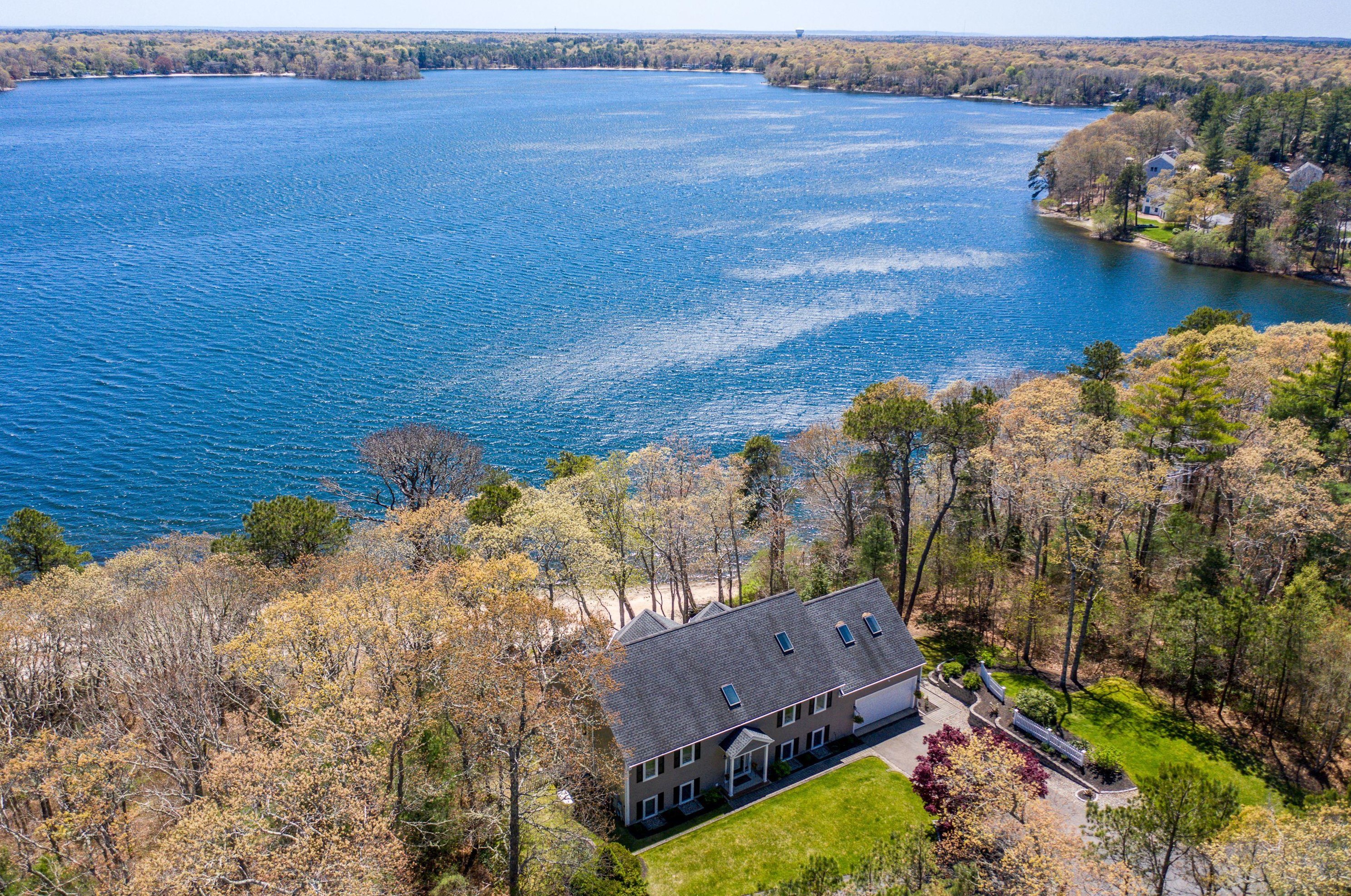 41 Lakeview Dr, Mashpee, MA 02649