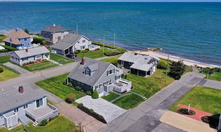 25 Overlook Knoll Rd, Mashpee, MA 02649