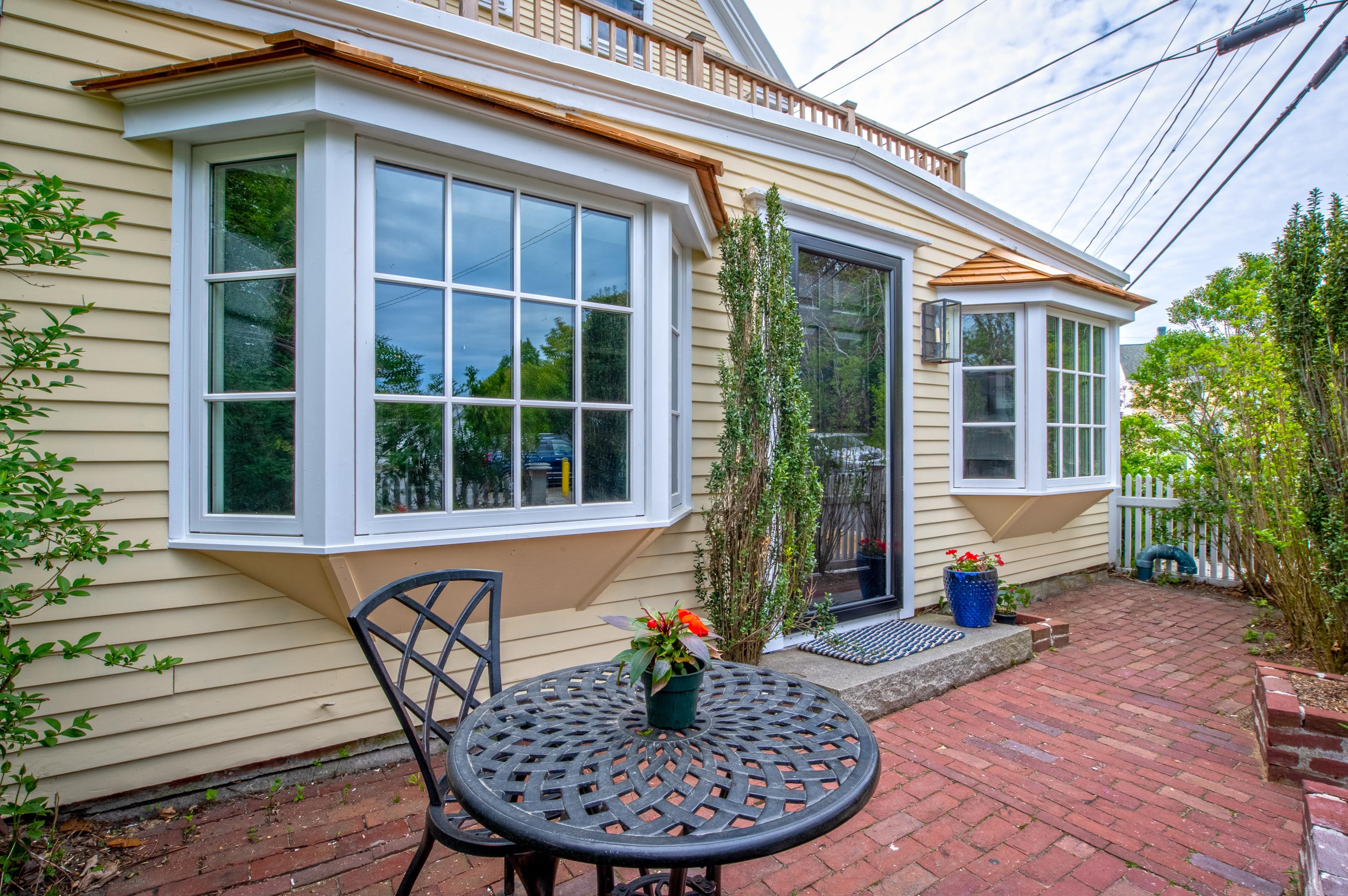 129 Bradford St, Provincetown, MA 02657 exterior