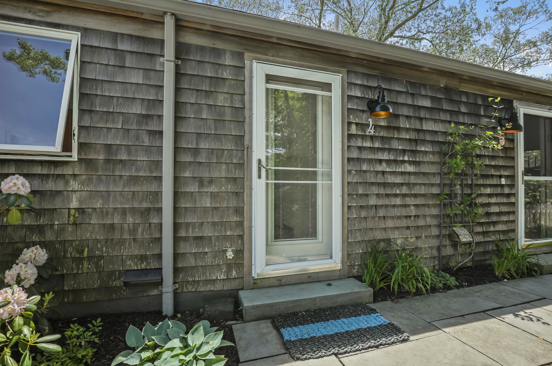 12 Holway Ave, Provincetown, MA 02657 exterior