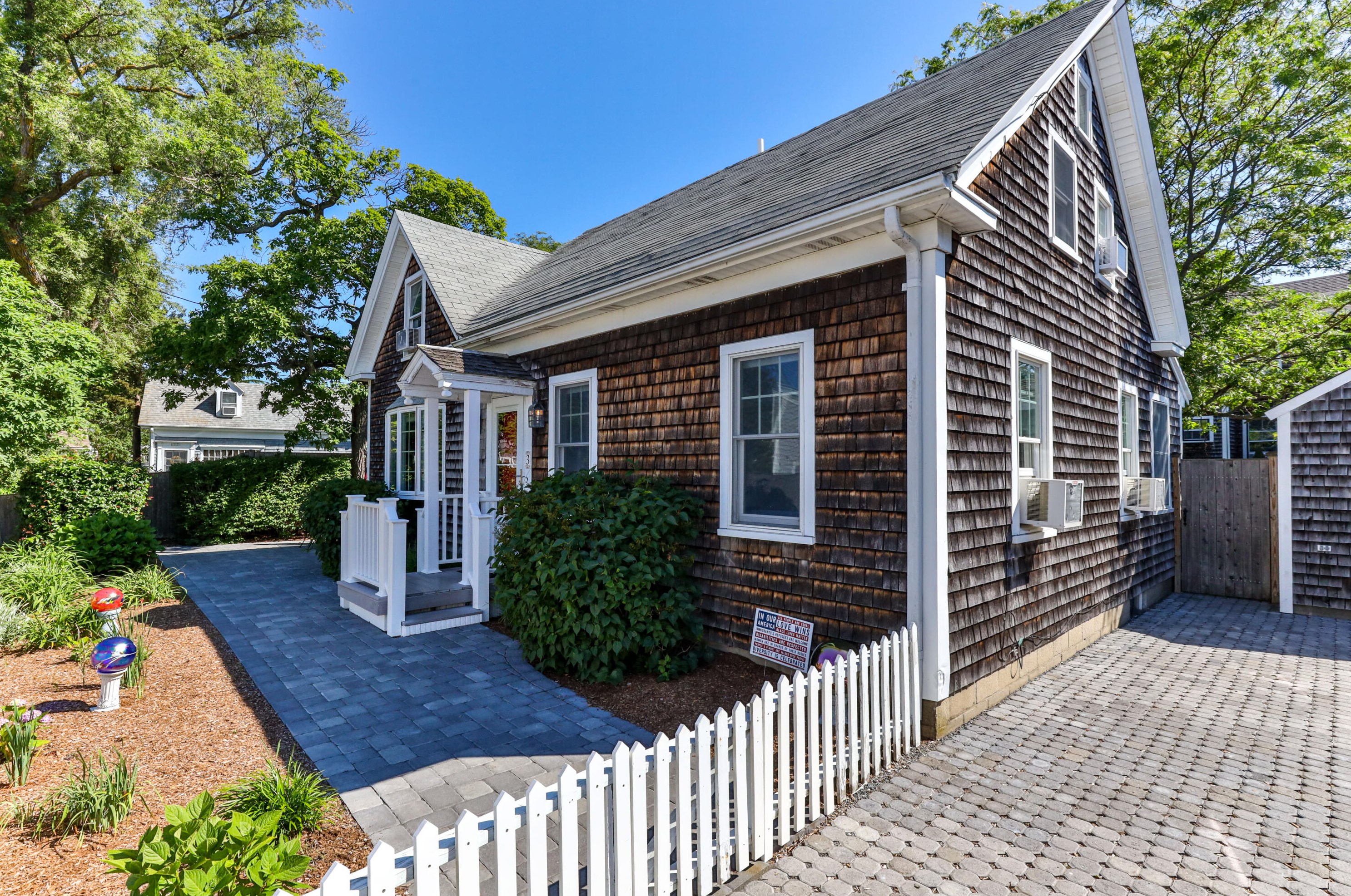 3 Conwell St, Provincetown, MA 02657 exterior