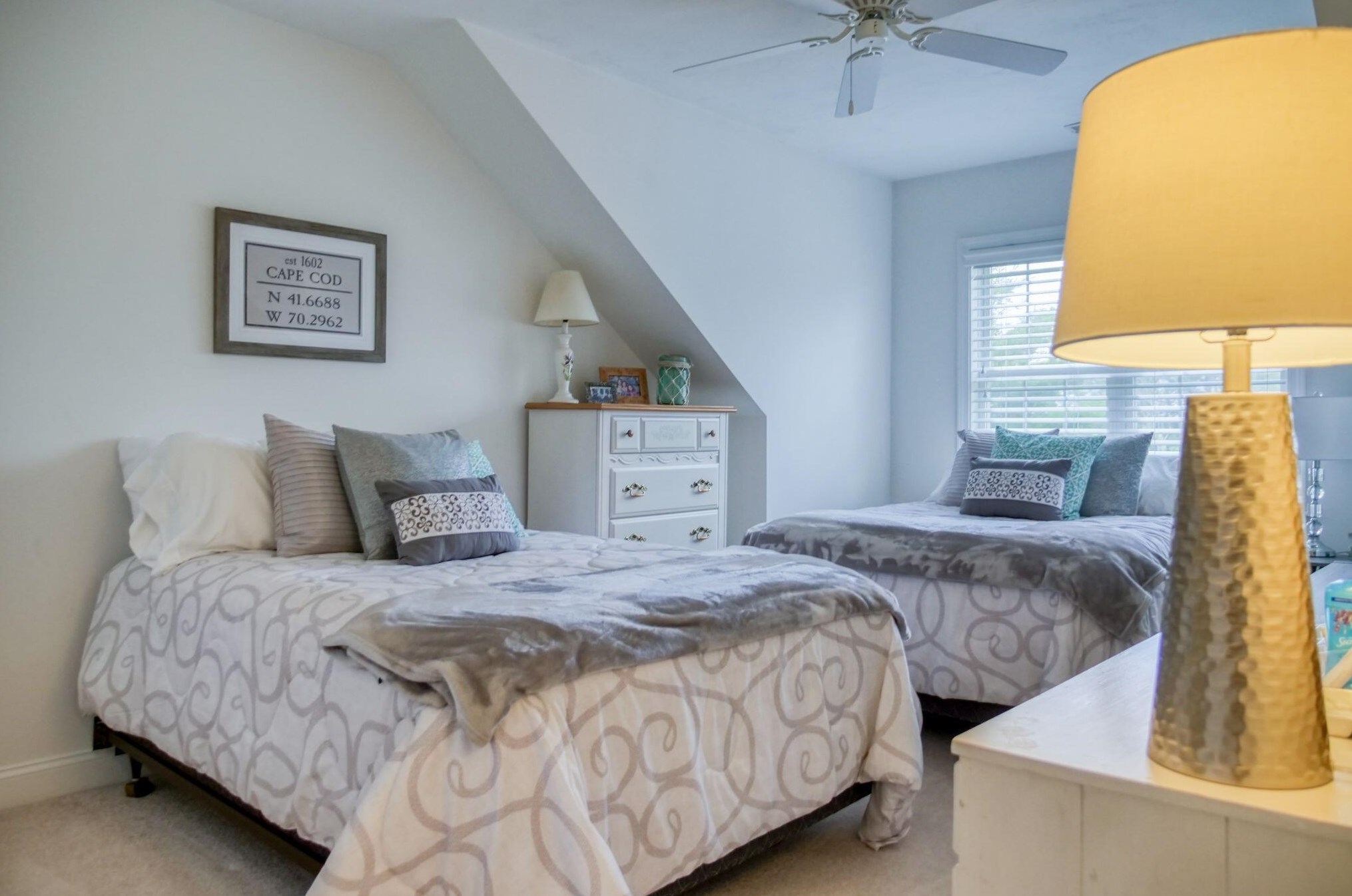 12 Blue Mdw Ct, Bourne MA 02532-8343 exterior