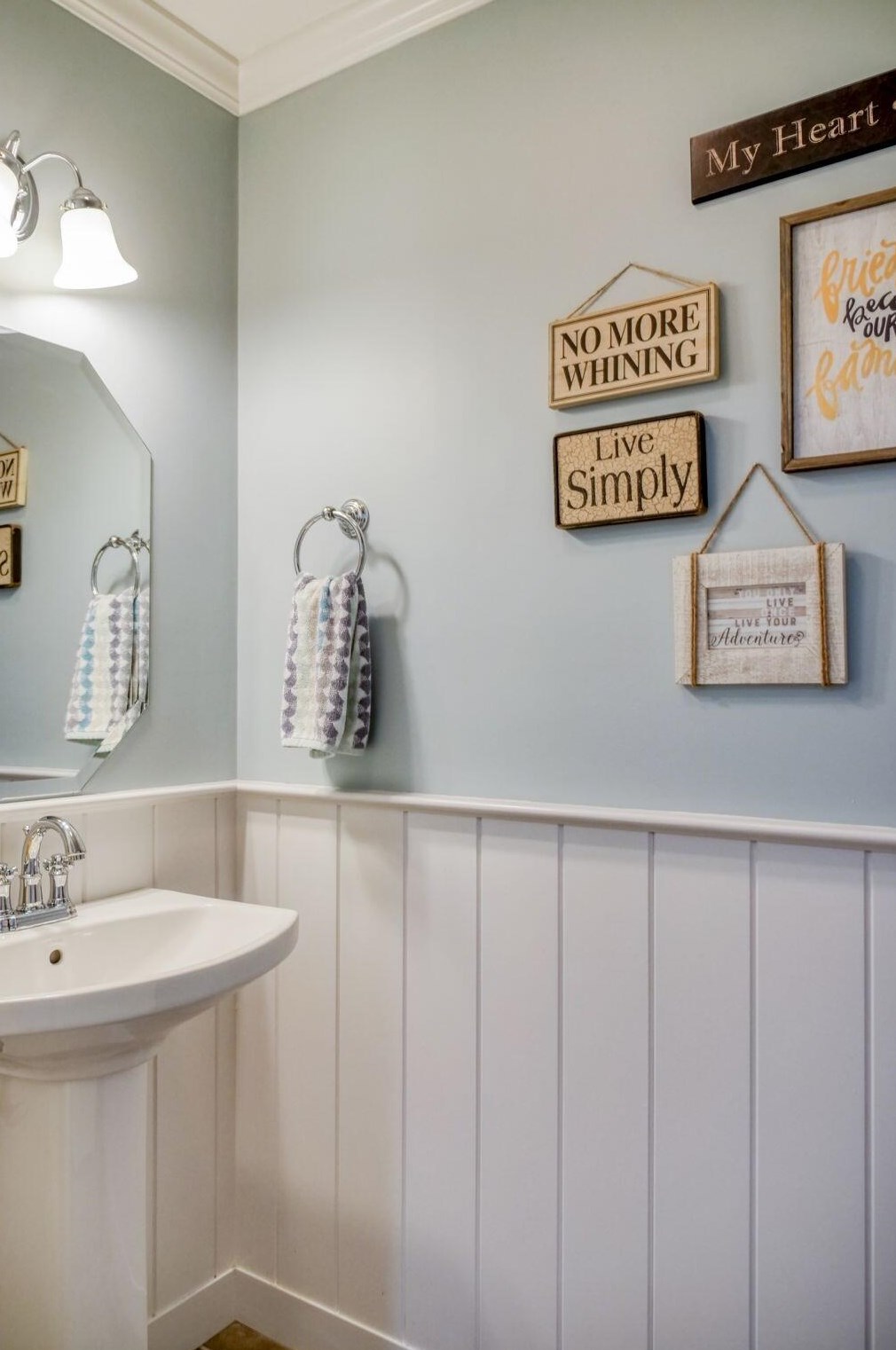 12 Blue Mdw Ct, Bourne MA 02532-8343 exterior