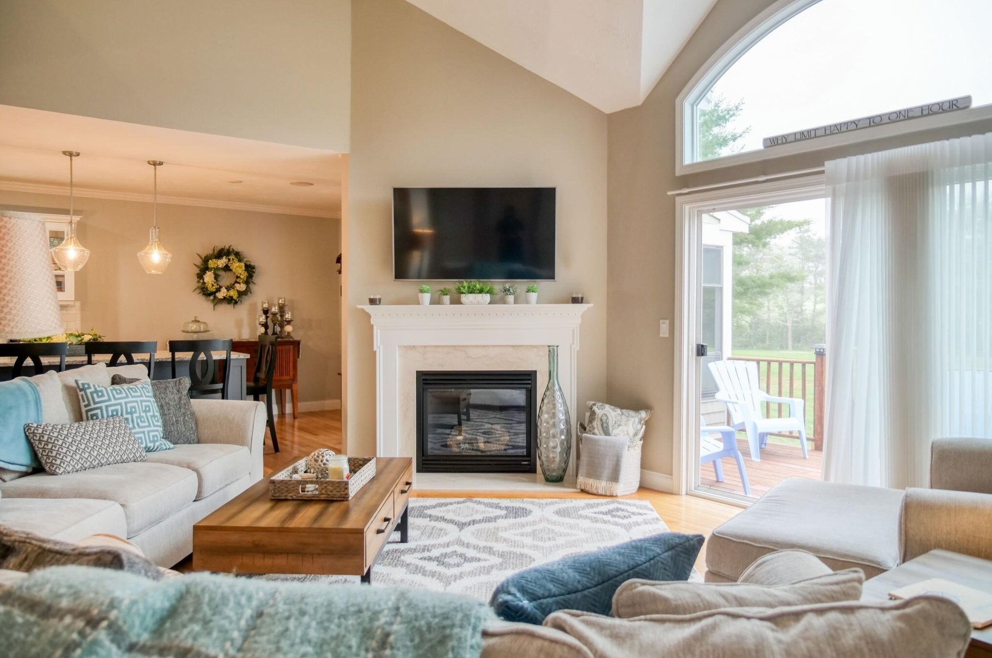 12 Blue Mdw Ct, Bourne MA 02532-8343 exterior