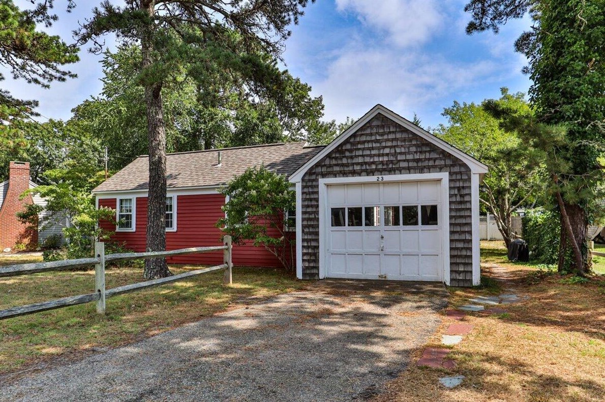 23 Pine St, Harwichport, MA 02646 exterior