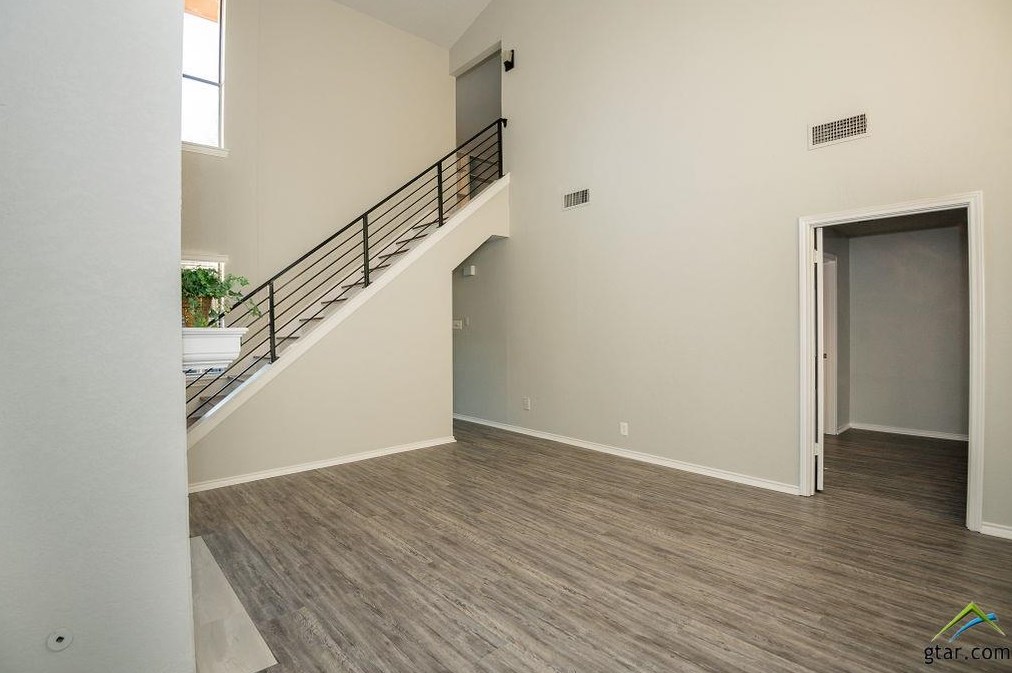 5911 Hollytree Dr, Tyler TX  75703-5606 exterior