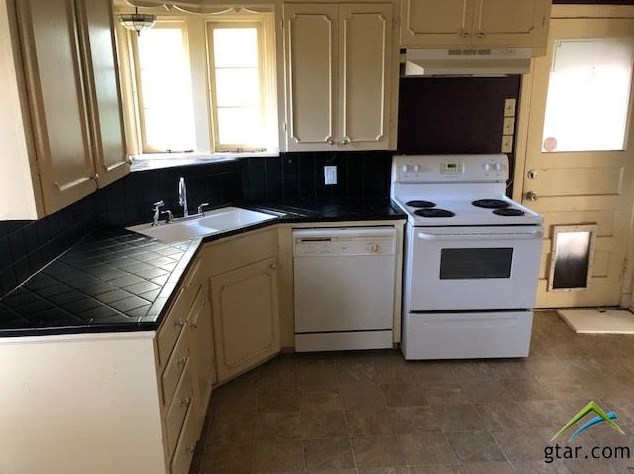 1503 Edgewood Dr, Tyler TX  75701-3564 exterior