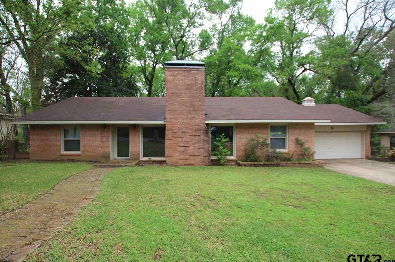 2611 W Azalea Dr, Tyler, TX 75701