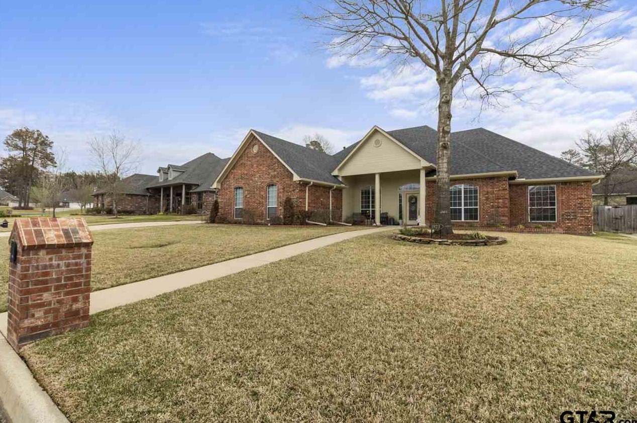 1923 Old Oak Dr, Tyler, TX 75703-7551