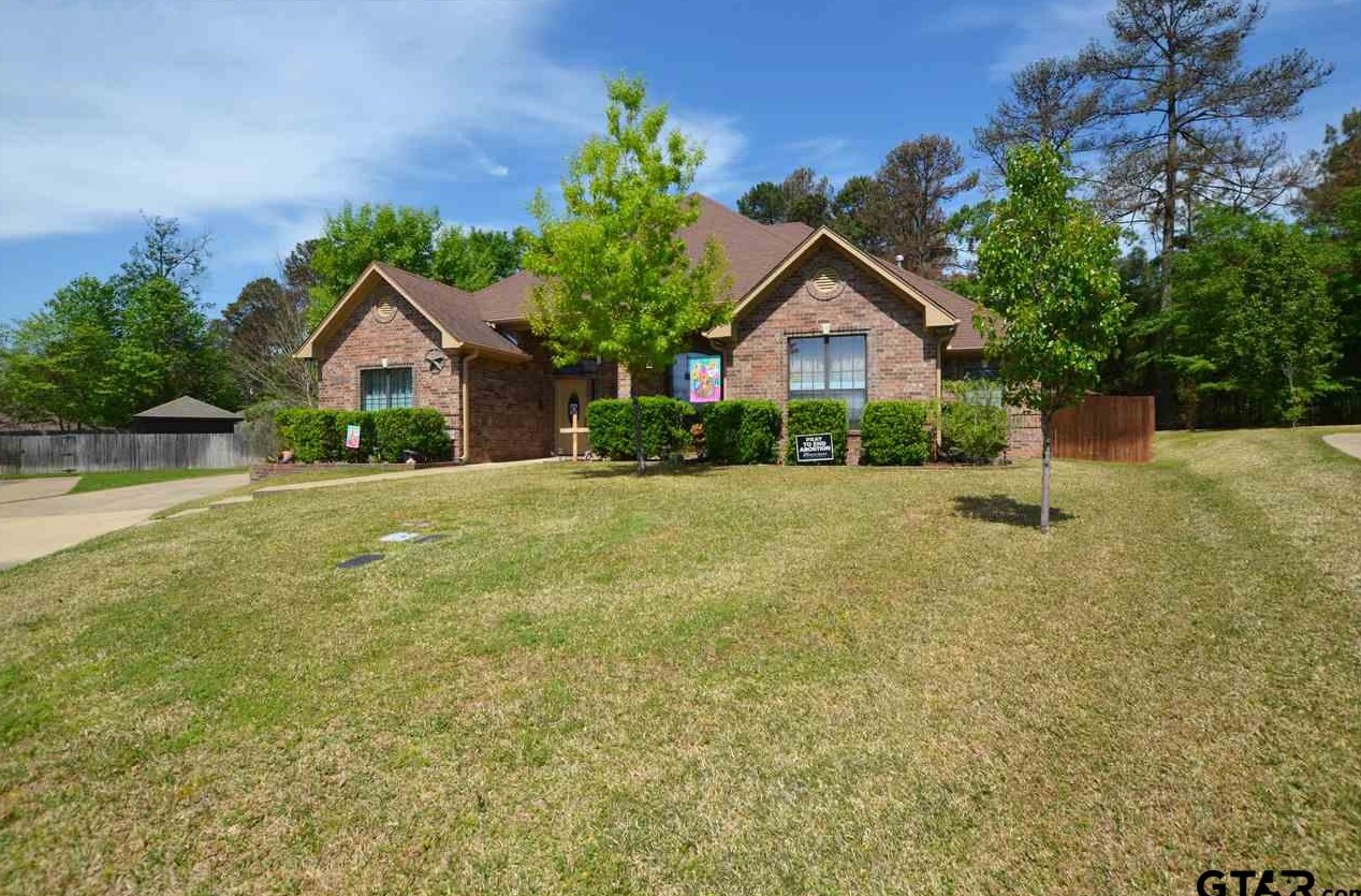 2140 Old Oak Cir, Tyler, TX 75703-7576