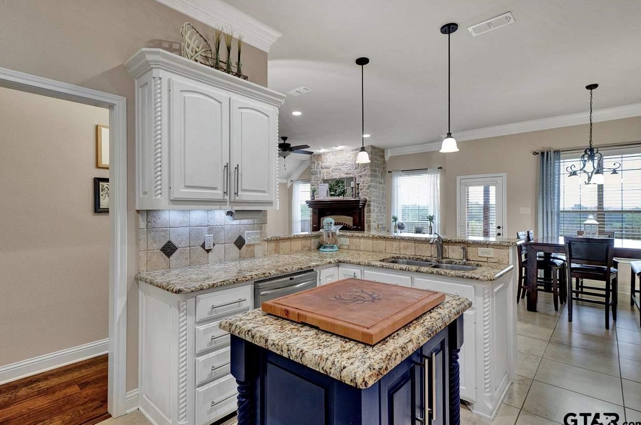 1677 Skidmore Ln, Tyler, TX 75703-7601