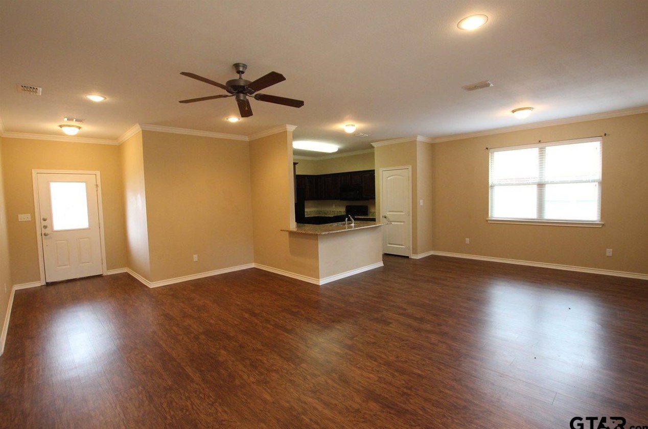 19432 King Ranch Dr, Flint, TX 75762