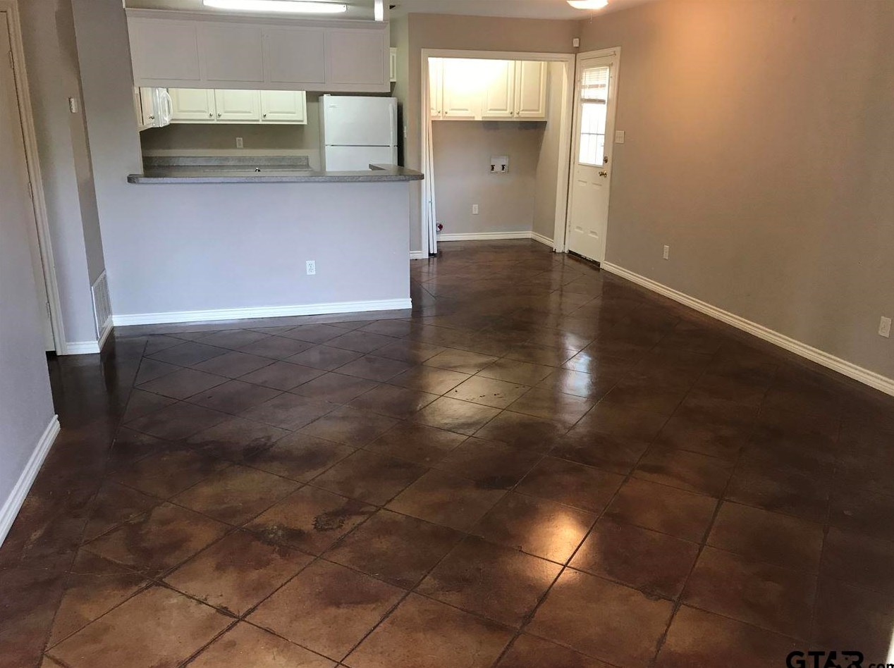 302 Parklane Dr, Whitehouse, TX 75791