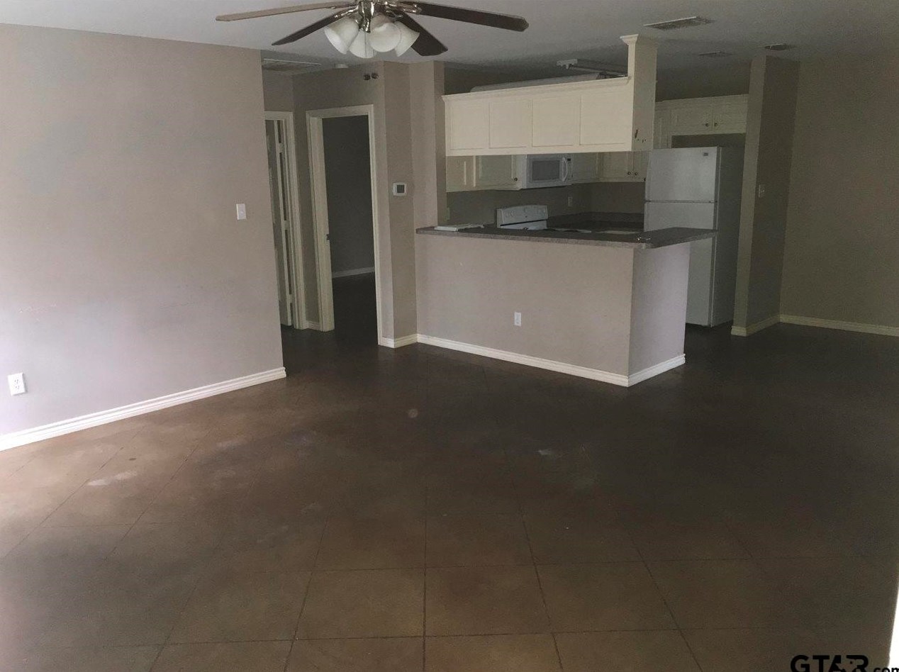 303 Parklane Dr, Whitehouse, TX 75791
