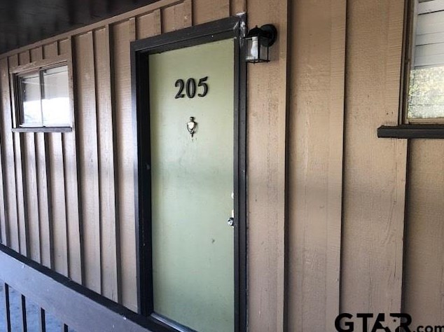 207 W College St #201, Athens, TX 75751