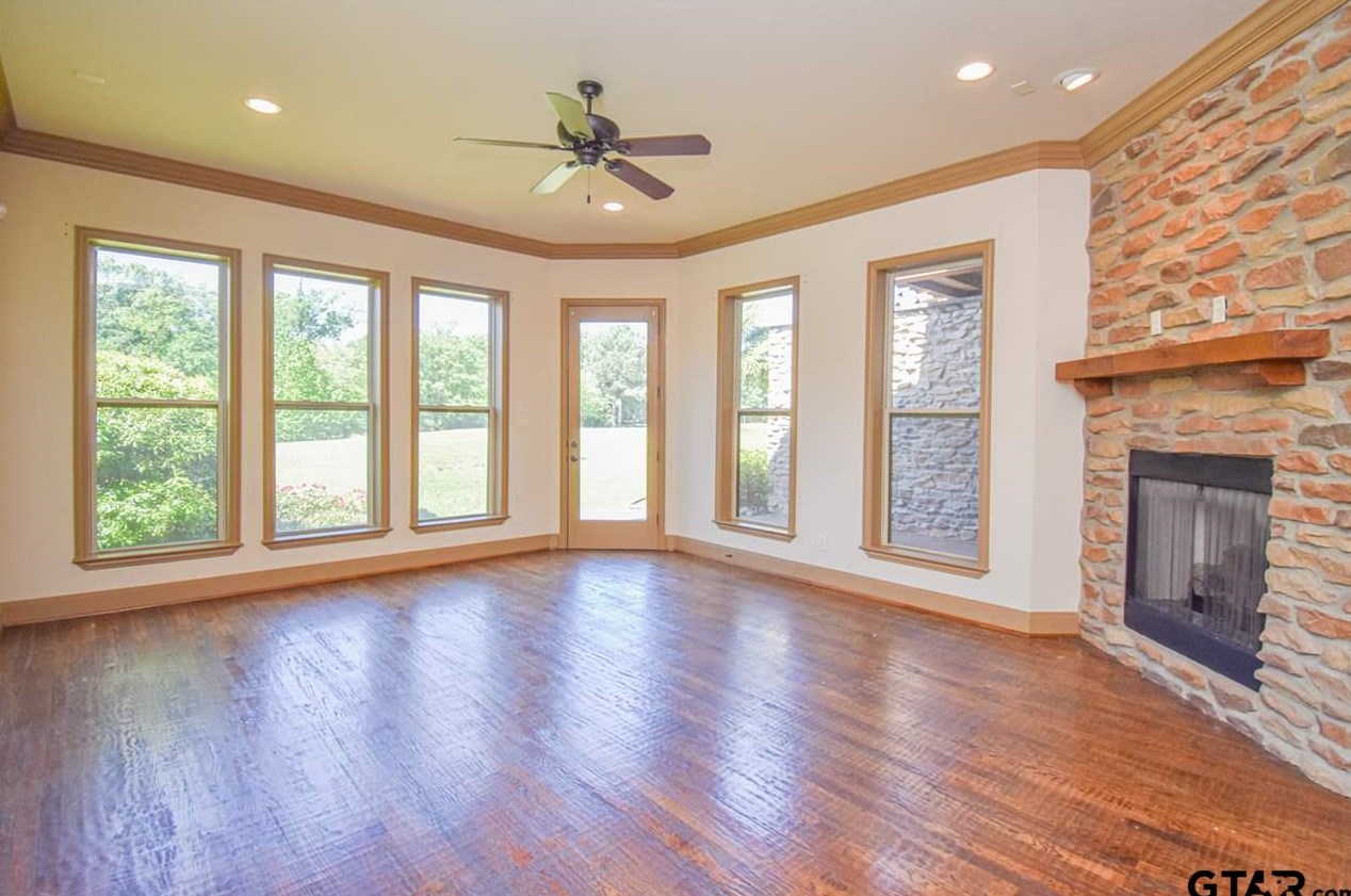 952 La Vista Dr, Tyler, TX 75703