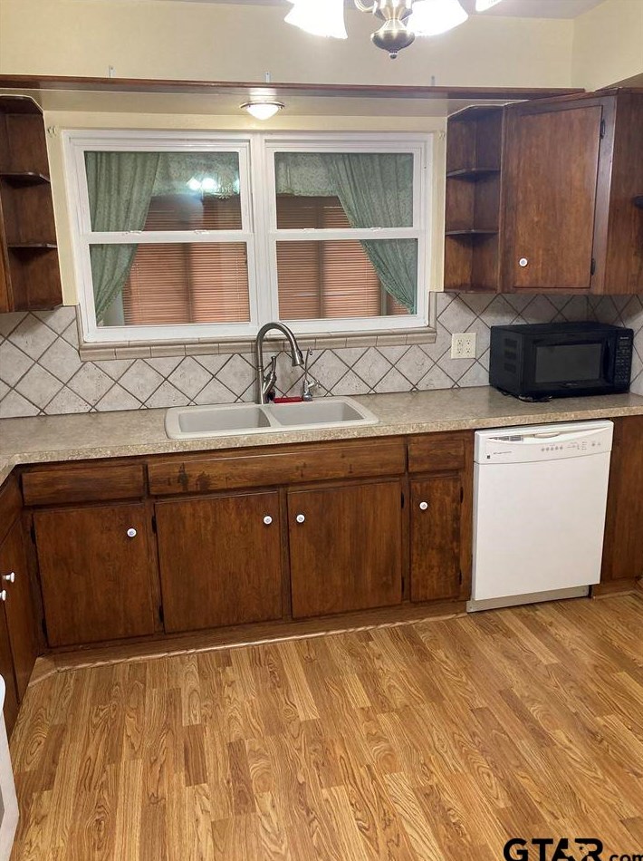 2706 Amy Ln, Tyler TX  75701-7403 exterior