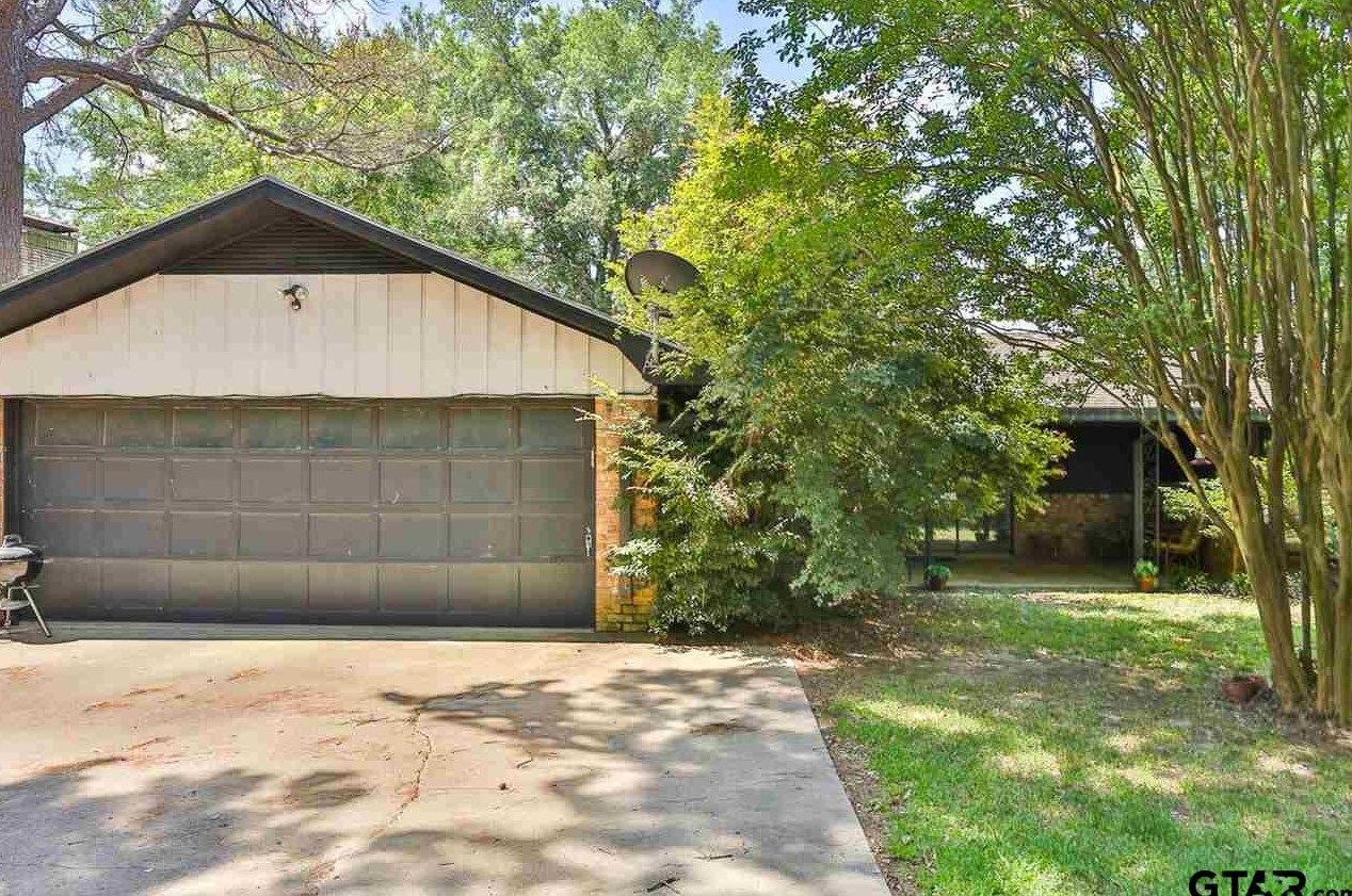 1526 Timber Creek Dr, Tyler, TX 75703