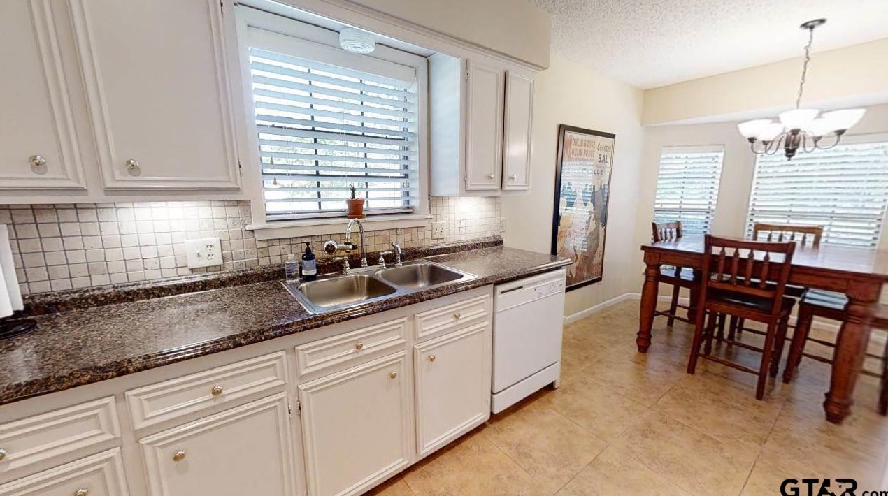 600 David Dr, Tyler TX  75703-4815 exterior