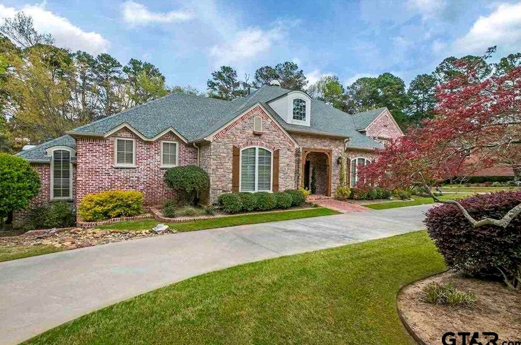 3 Spring Creek Pl, Longview, TX 75604-3600