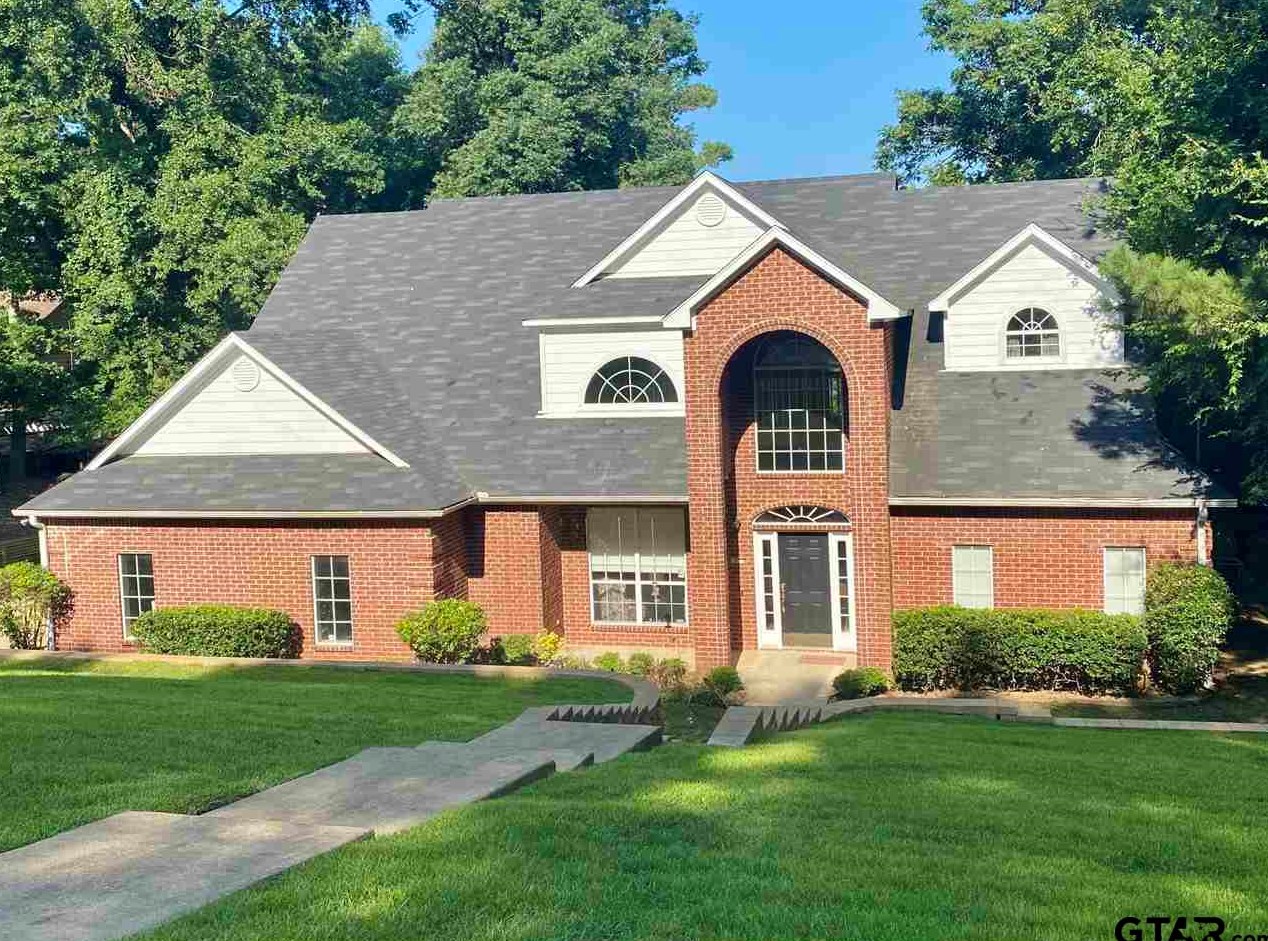 1621 E Lake Dr, Gladewater, TX 75647