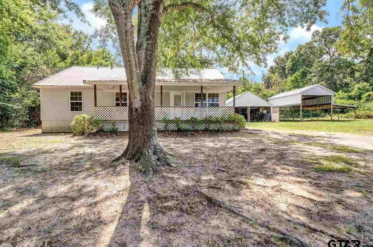 139 Moore St, Holly Lake Ranch, TX 75765