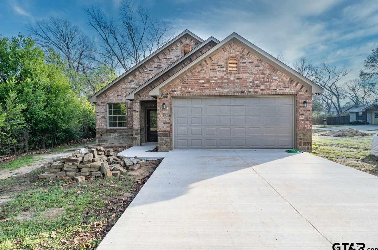 501 S Boyd St, Hide A Way, TX 75771