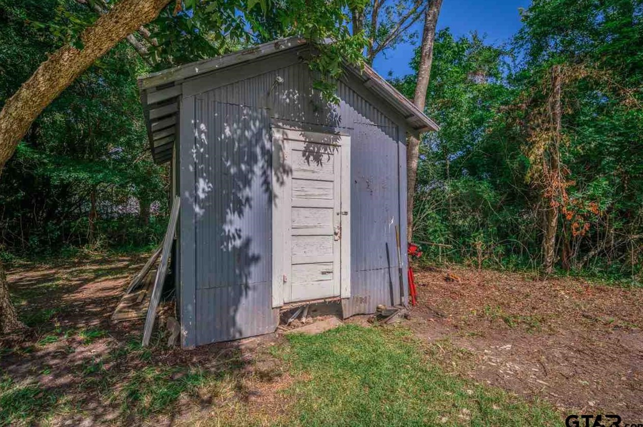 150 Holmes St, Holly Lake Ranch TX  75765 exterior