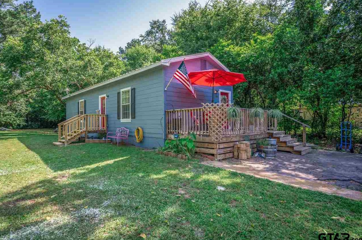 150 Holmes St, Holly Lake Ranch, TX 75765